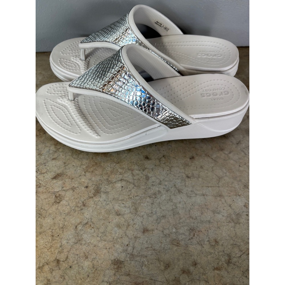 Crocs Capri V Metallic Texture Sandals White Silver Snakeskin Flip Flops Size 8 - Picture 7 of 8
